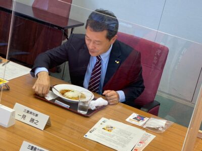 三重県新知事　とんでもないカレー試食